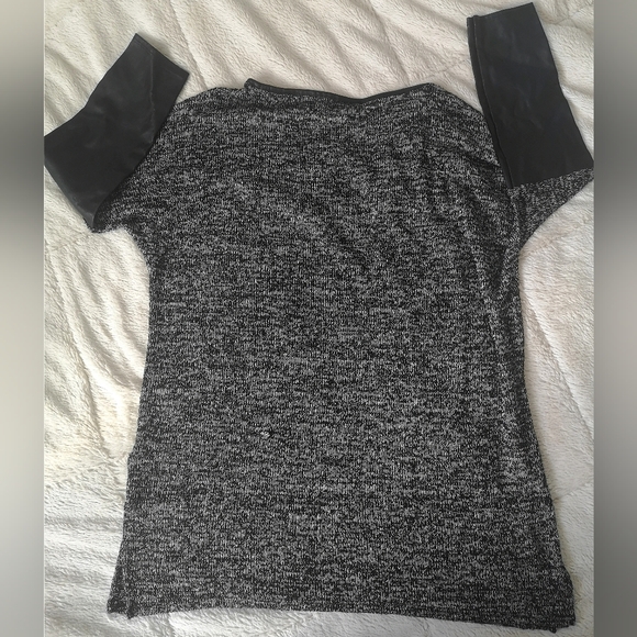 Divided sweater - Picture 6 of 11